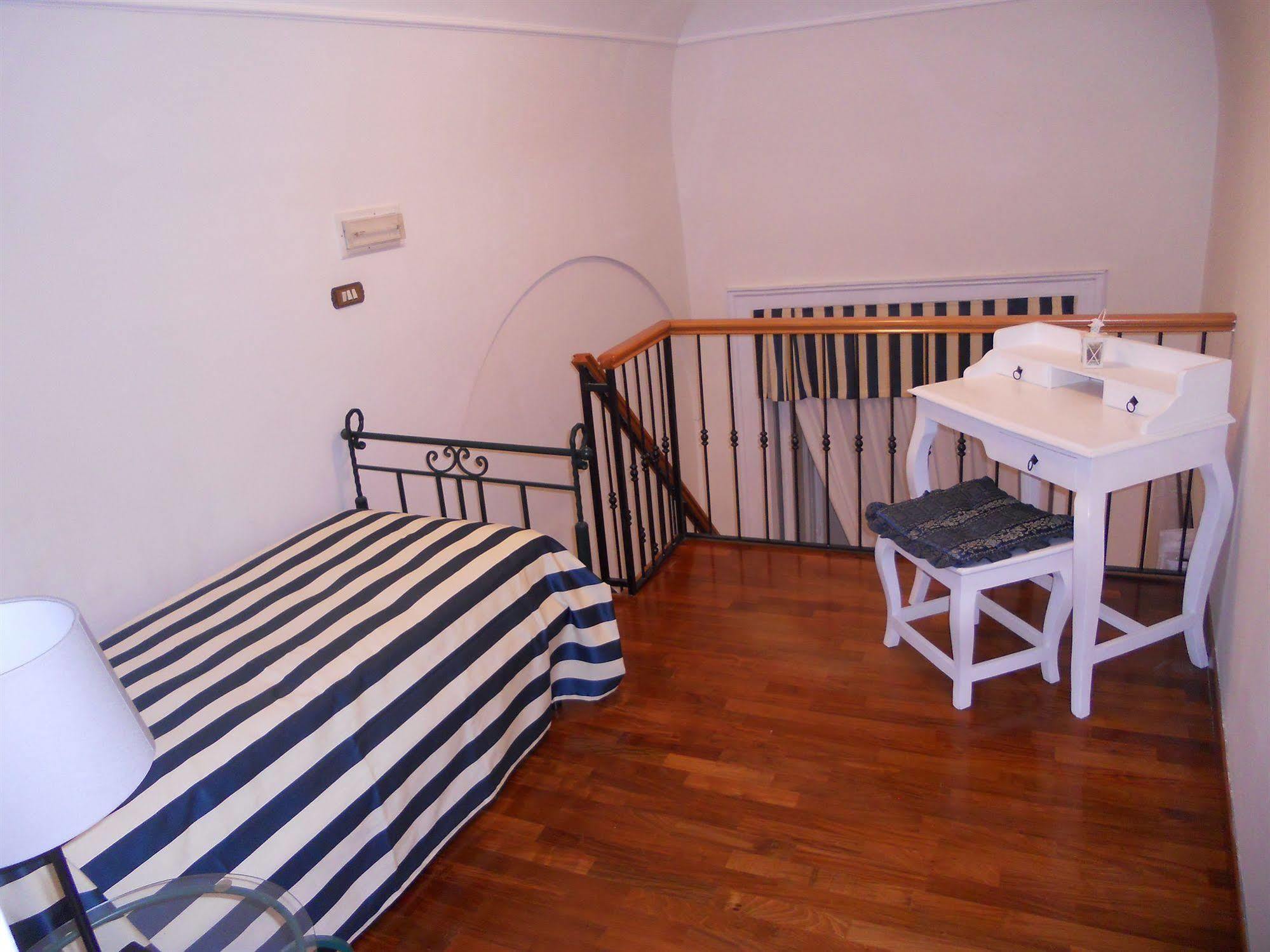נאפולי Palazzo Magnocavallo B&B מראה חיצוני תמונה