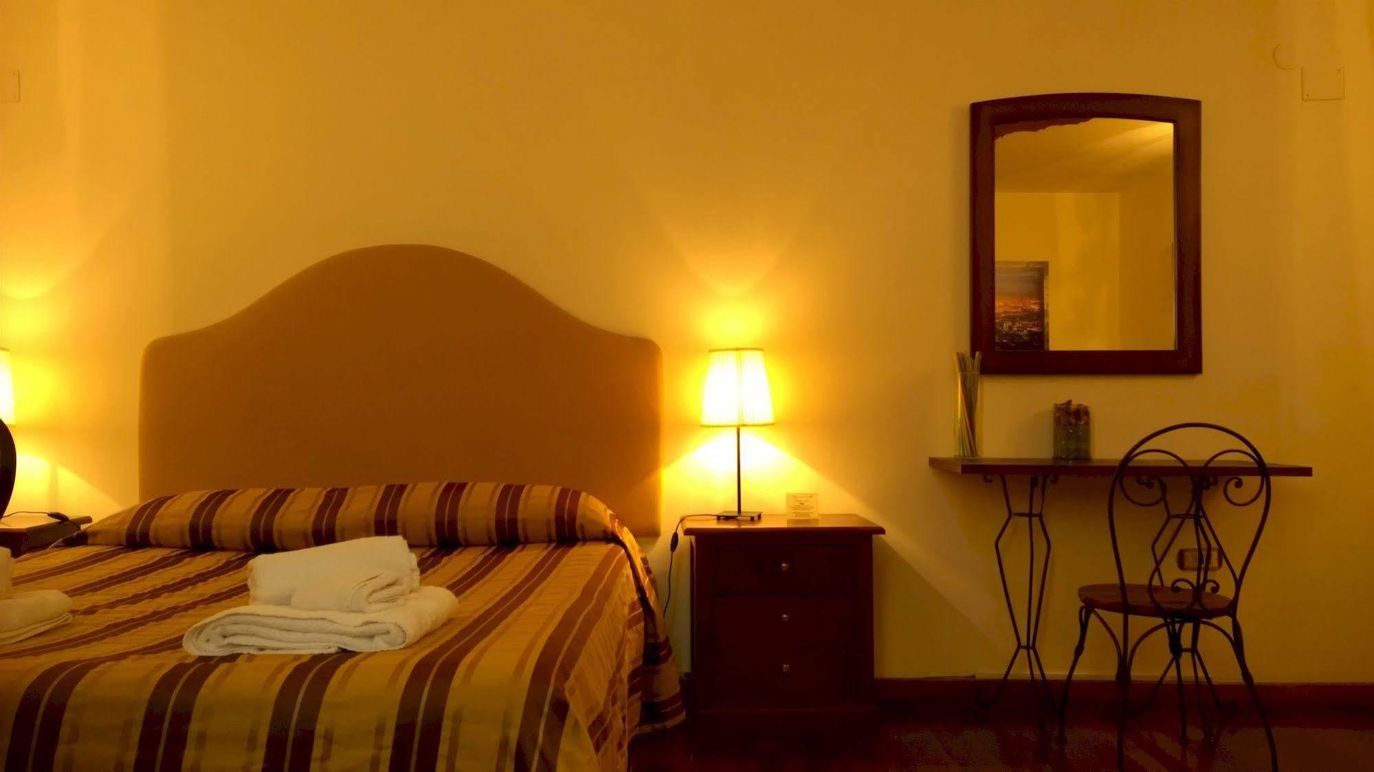 נאפולי Palazzo Magnocavallo B&B מראה חיצוני תמונה